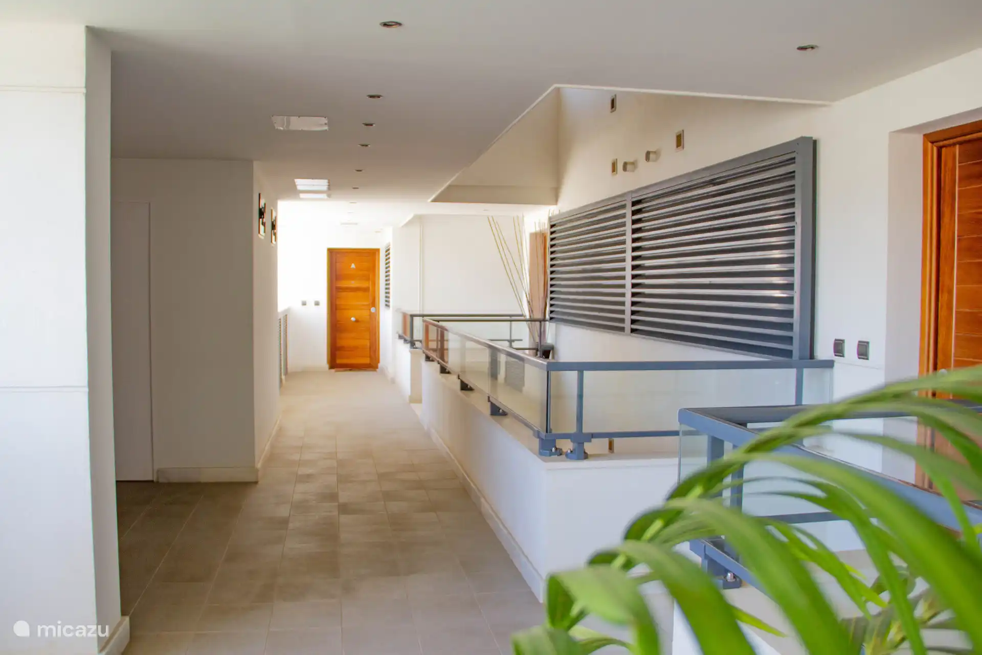 Es gibt einen Aufzug in der Apartmentanlage.