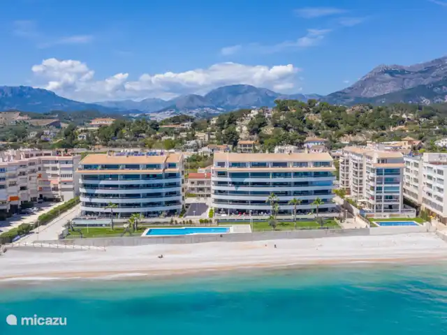Appartement Bahia Blanca | Espagne, Costa Blanca, Altea - appartement Vous êtes sur la plage à quelques pas ! L’appartement Bahia Blanca est situé dans le bâtiment de droite dans le coin gauche.