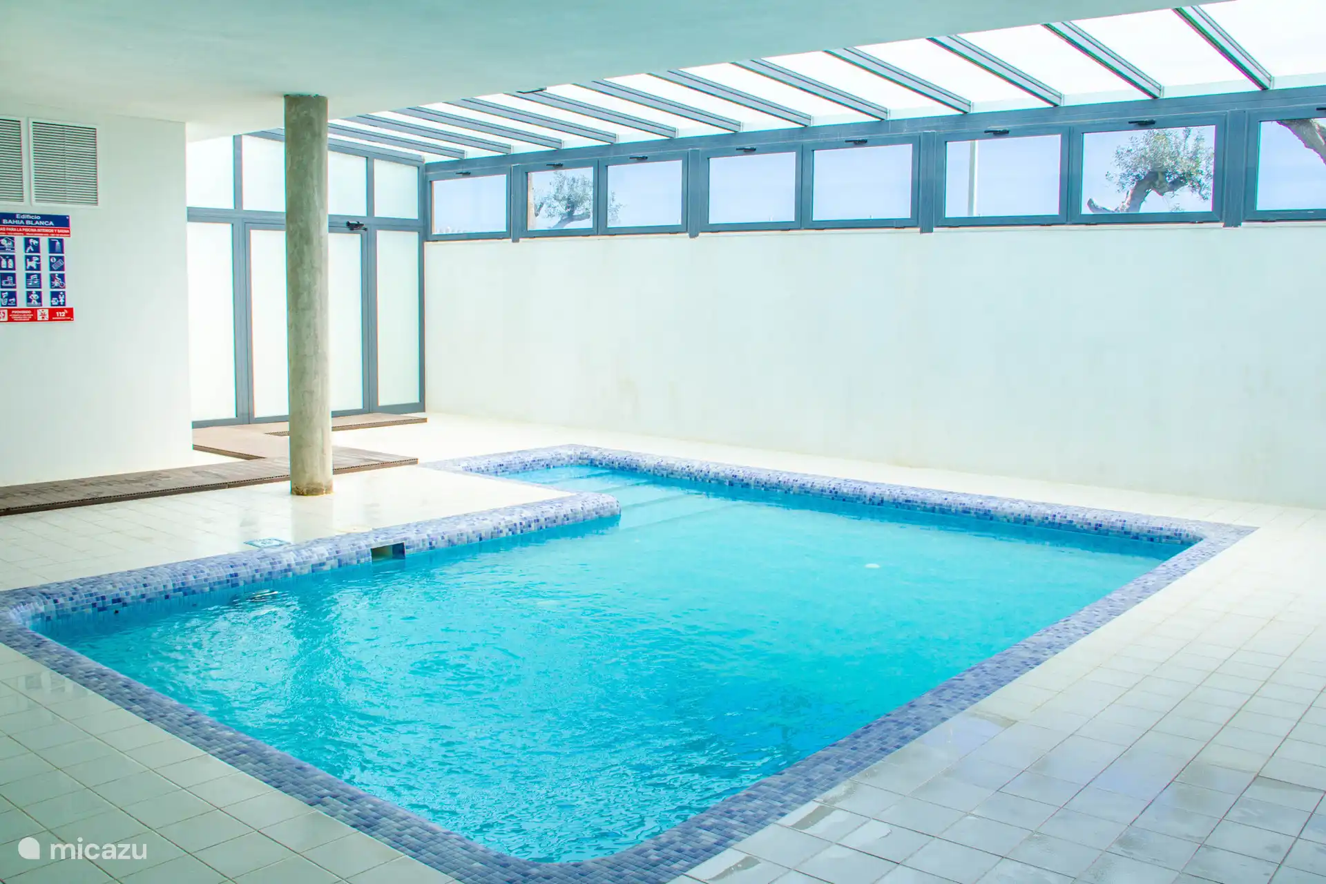 In den Wintermonaten ist das beheizte Hallenbad ideal! Es gibt auch eine Sauna und ein Dampfbad