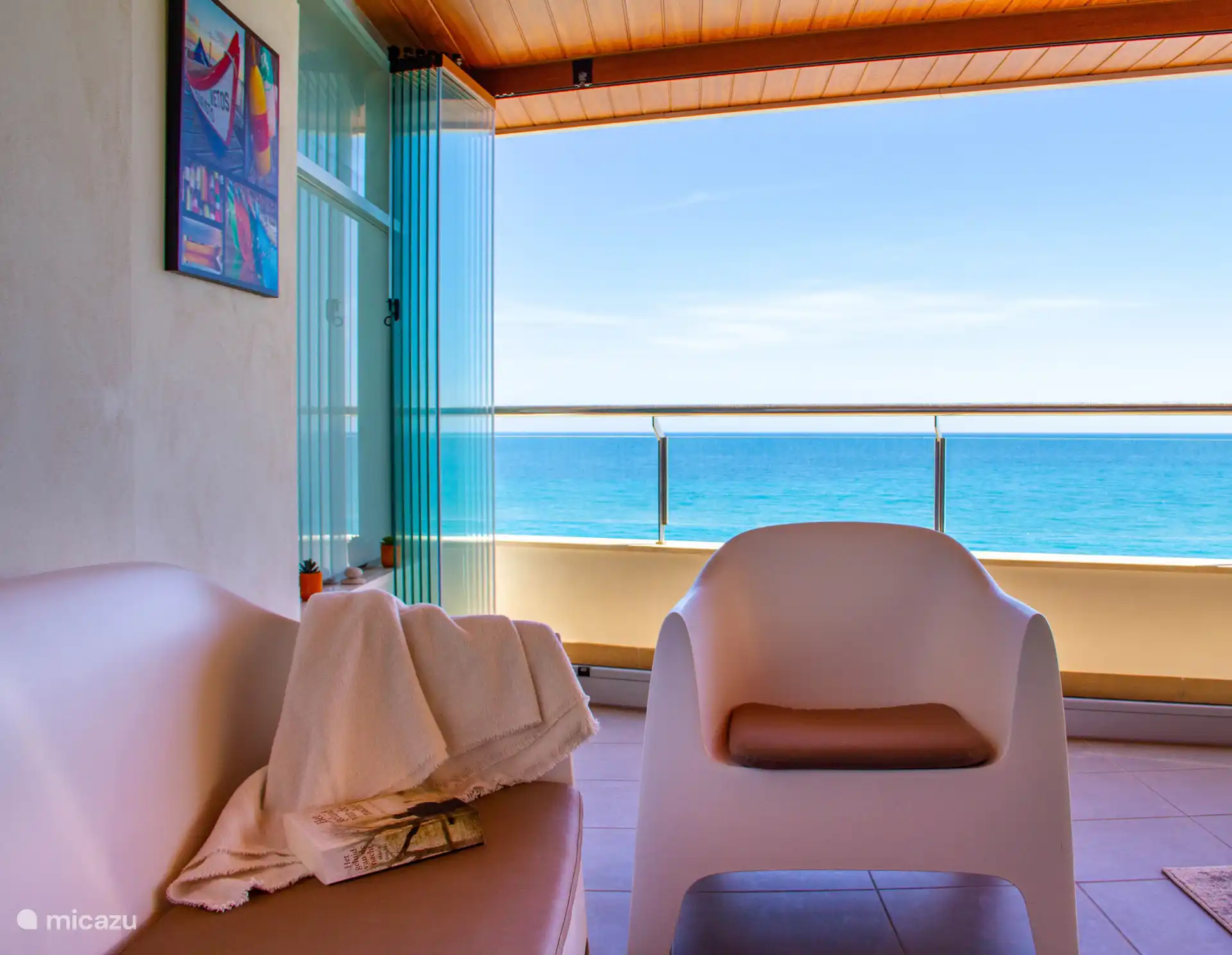 Ein gutes Buch und diese Aussicht, echter Urlaub.