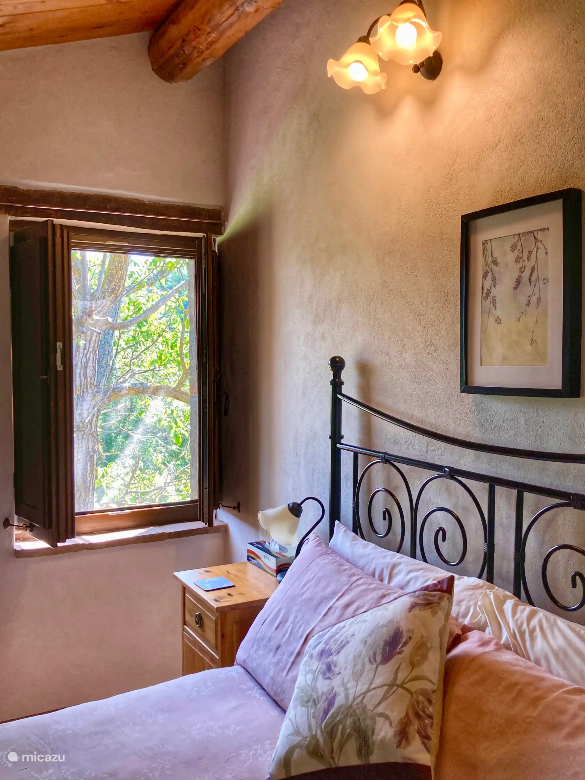 You pretty double bedroom at The Hideaway. 