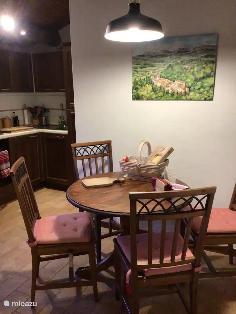 The kitchen and dining area your Valley View apartment 