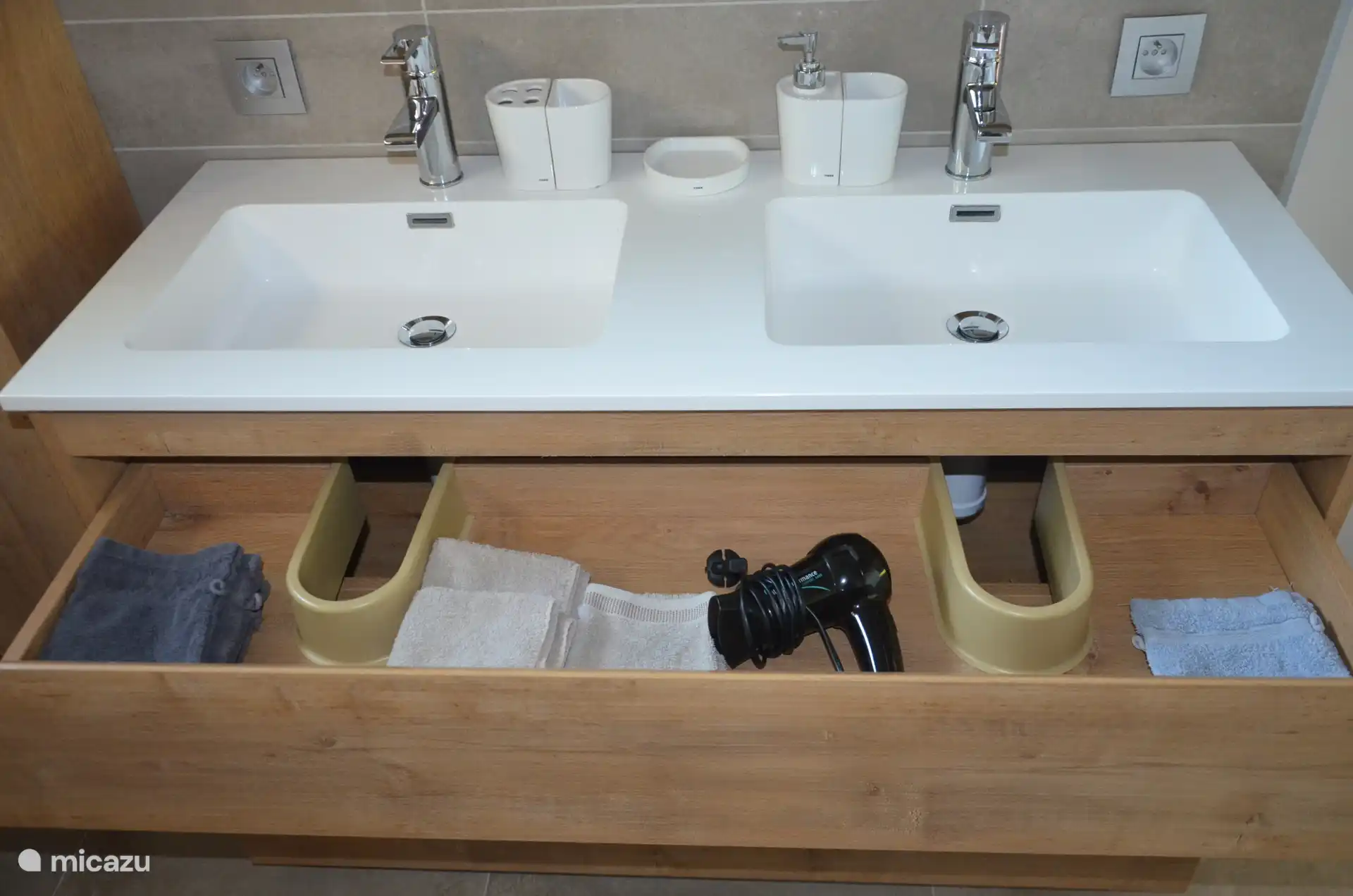 dubbel lavabomeubel met toebehoren