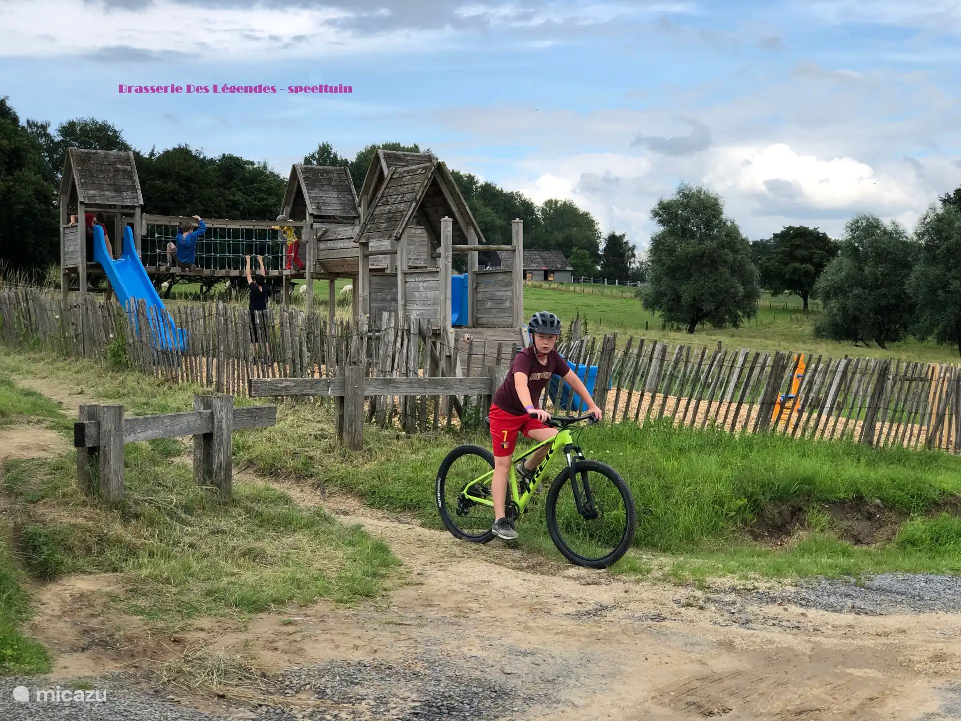Speeltuin aan Brasserie des Légendes: kan je per fiets bereiken of na een fikse wandeling langs een oud e spoorlijn; Ravel des Collilnes L87