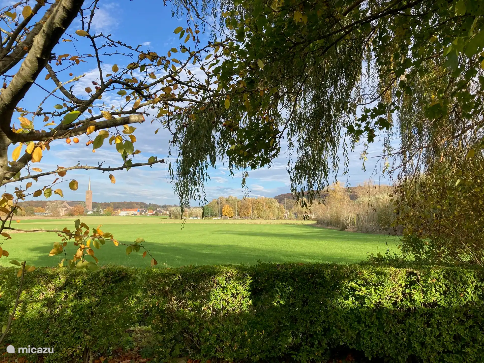 zicht op de Hotondheuvel rechts (bekend van de Ronde van Vlaanderen) en links verzicht op Kluisbergen
