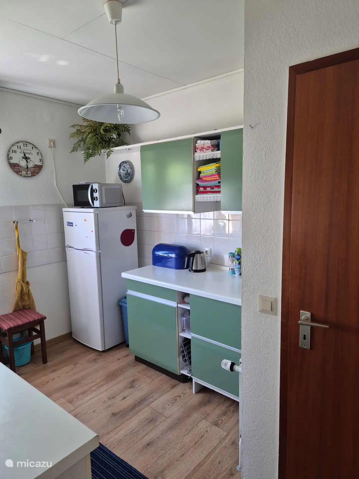 Simple yet complete kitchen