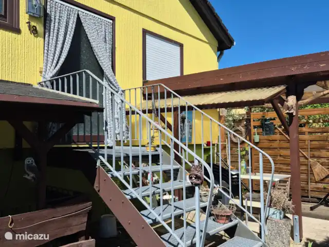 Eulenheim  | Allemagne, Eifel, Ohlenhard - maison de vacances Escalier d’accès en métal à la porte d’entrée