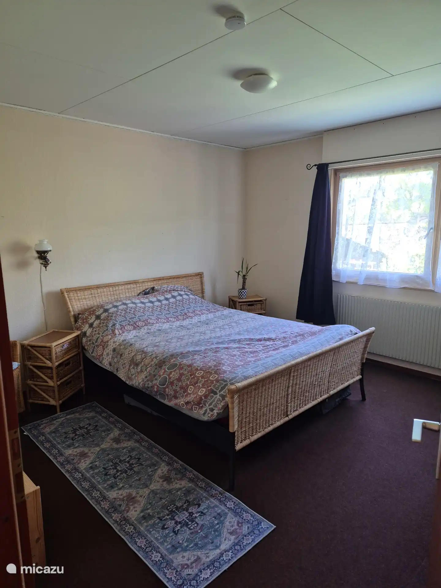 Large bedroom with 1 double bed.