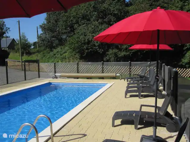 Gable End Cottage avec piscine chauffée | France, Bretagne, Canihuel - gîte / cottage Grande piscine chauffée, clôturée pour respecter la réglementation française