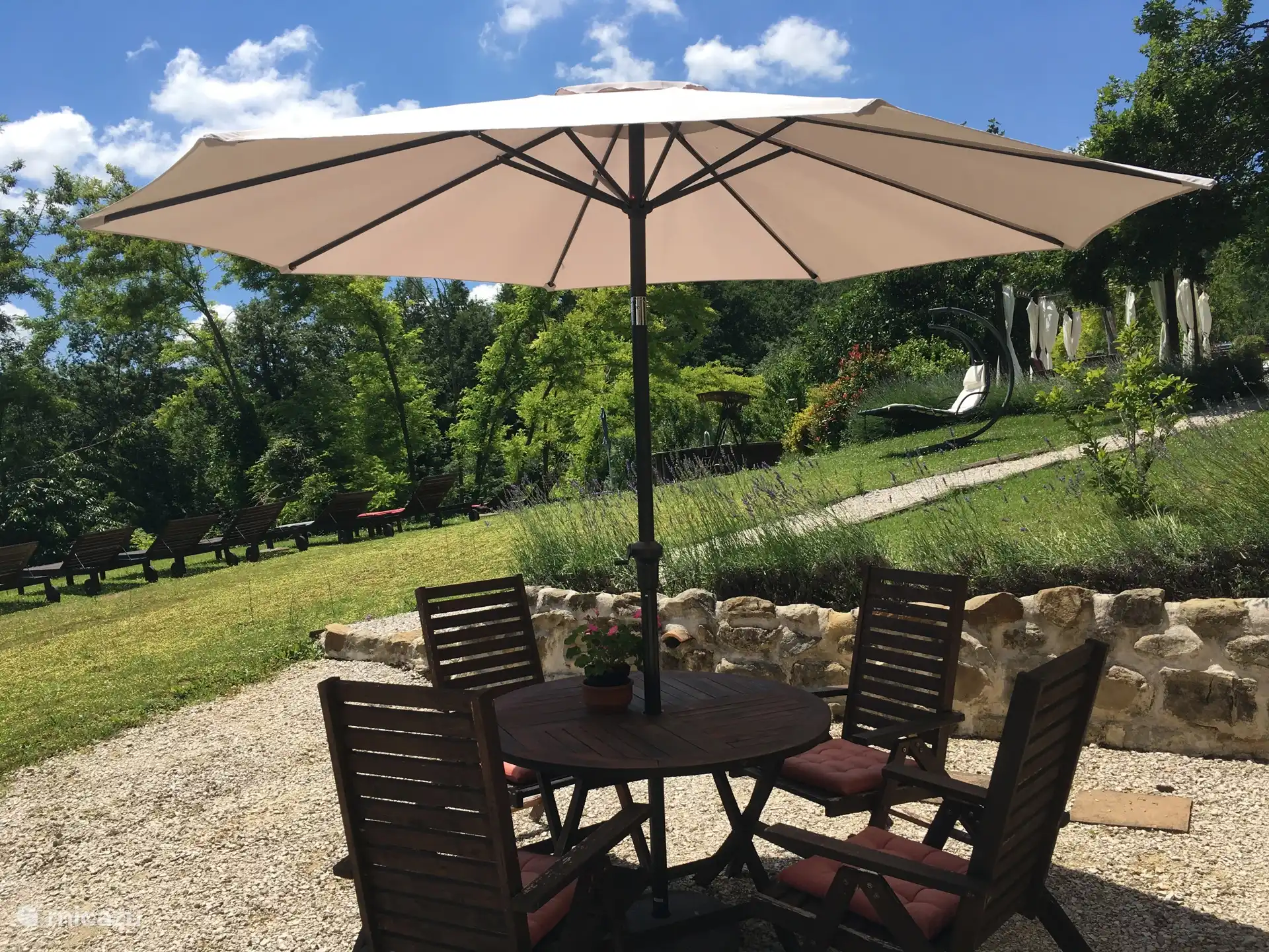 Ihre Terrasse mit Blick in den Garten 