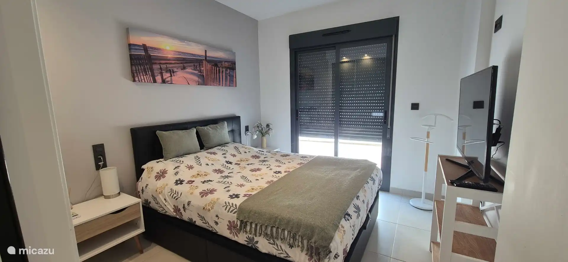 Chambre avec TV et chromebox