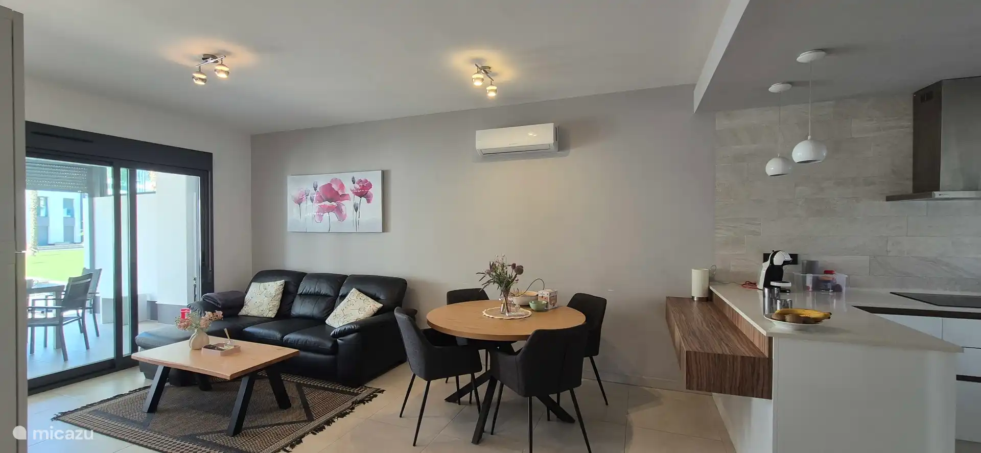 Salon confortable avec télévision avec chromebox.