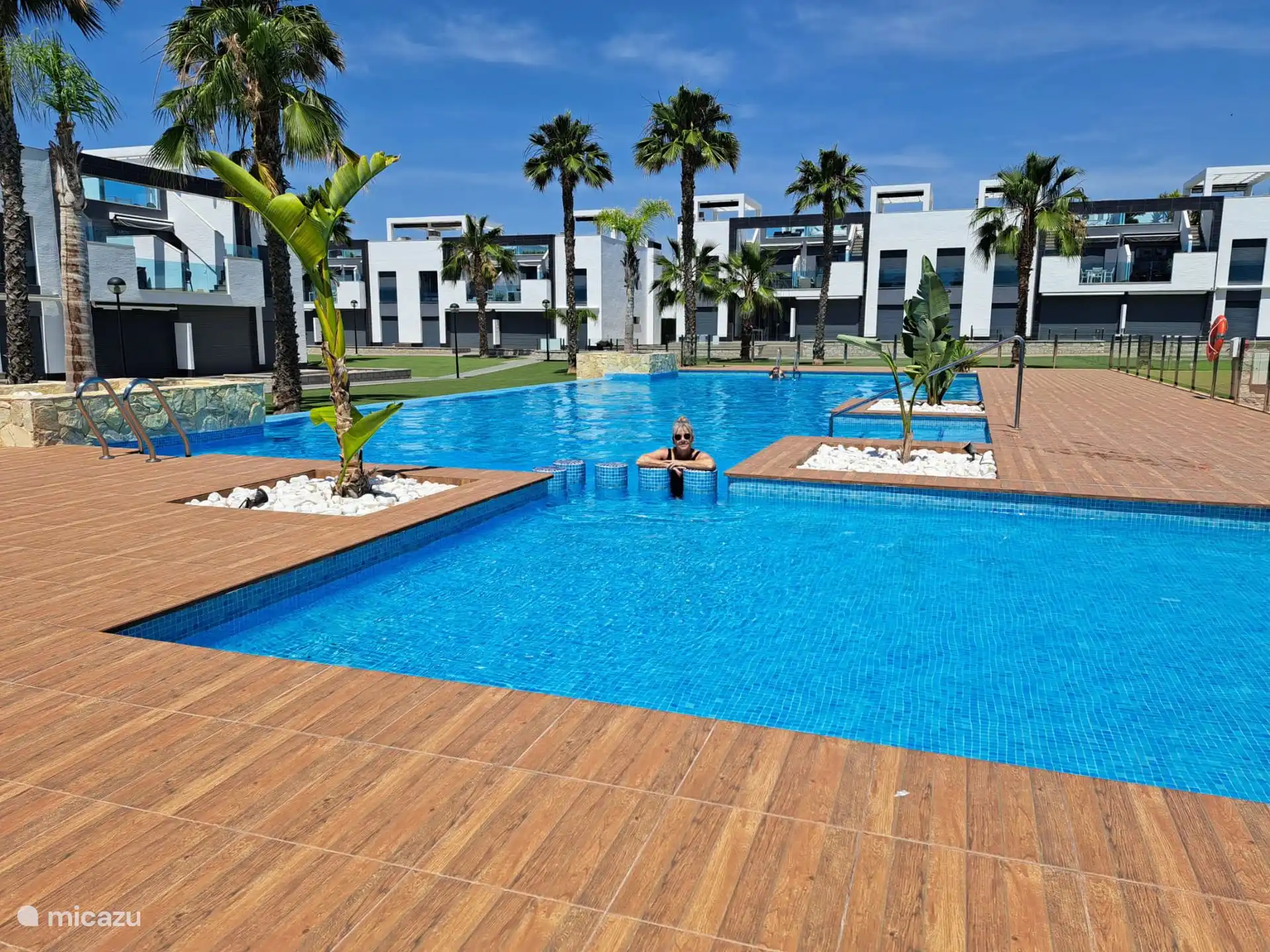 Piscine avec bassin séparé pour enfants