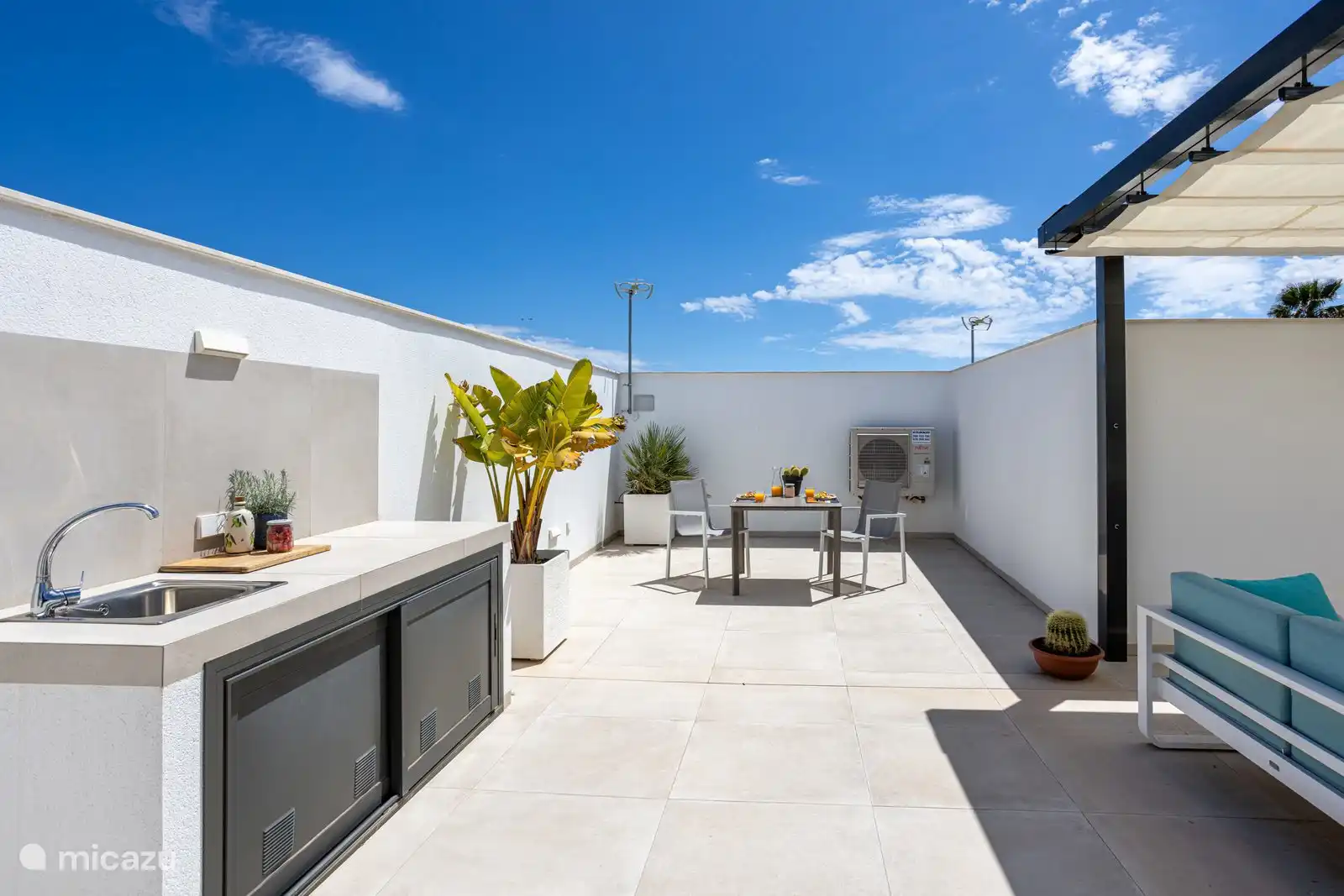 solarium with summer kitchen 