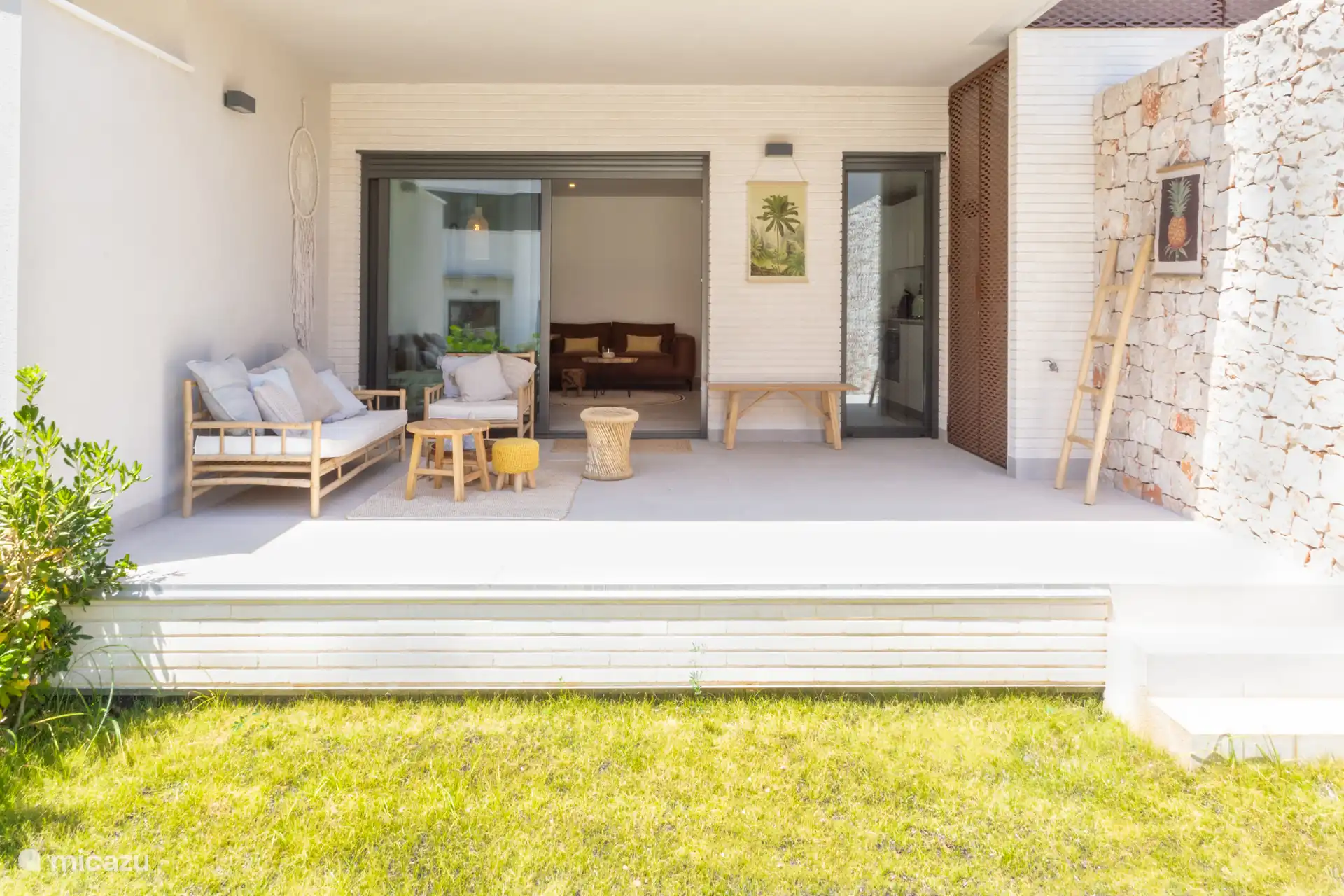 Terrasse vom Garten aus