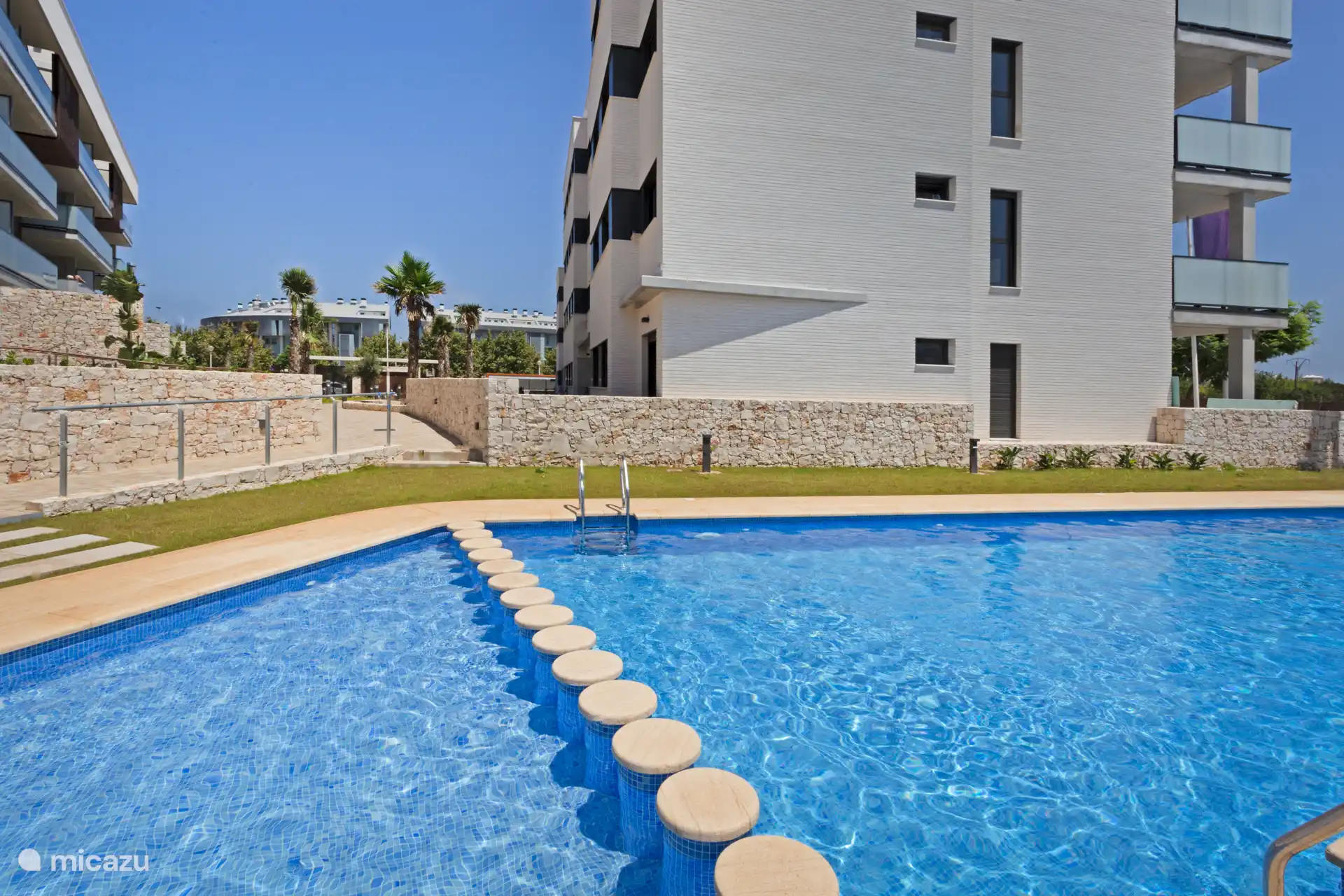 Schwimmbad neben der Wohnung