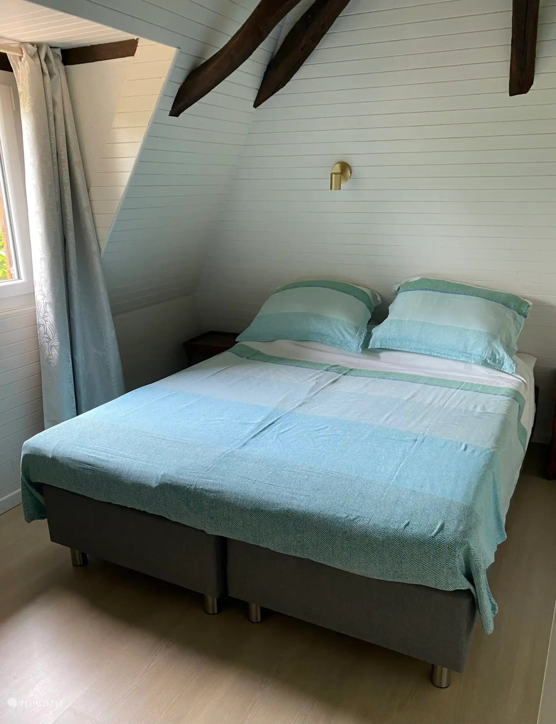 Schlafzimmer mit Boxspringbett, 2 x 80 x 90 cm