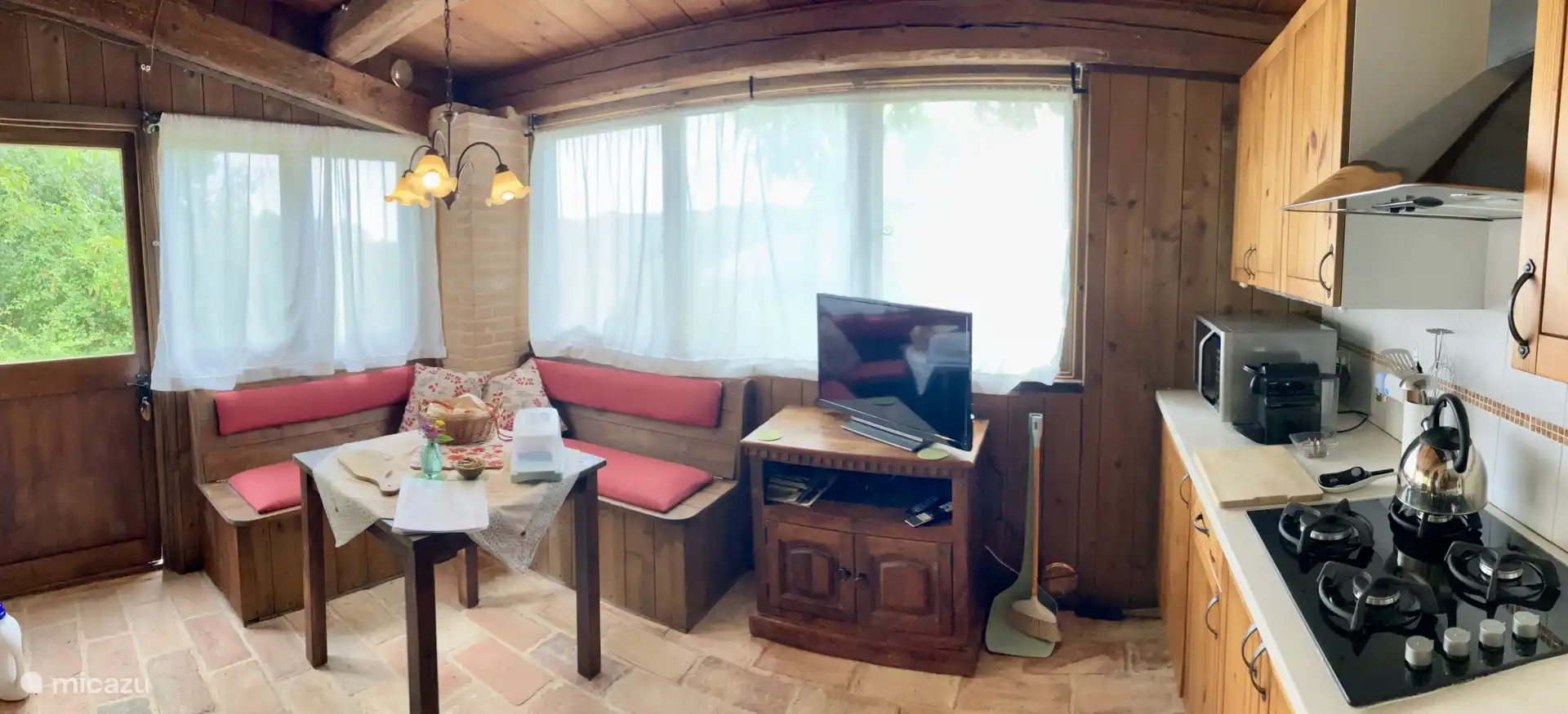 Su cocina y comedor en el apartamento The Stables