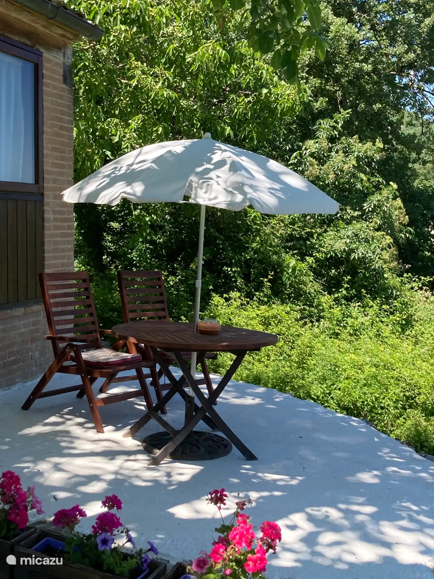 Cene y relájese en su terraza privada