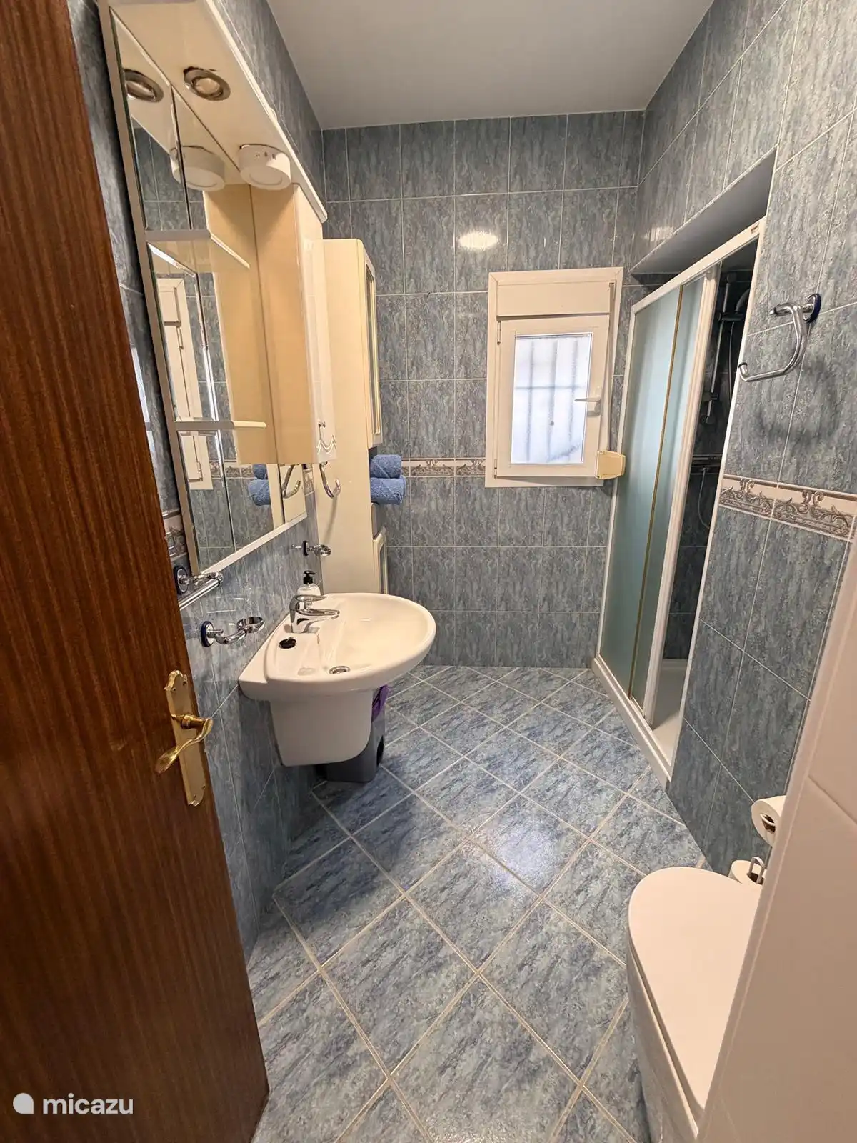 Badezimmer im Erdgeschoss. 