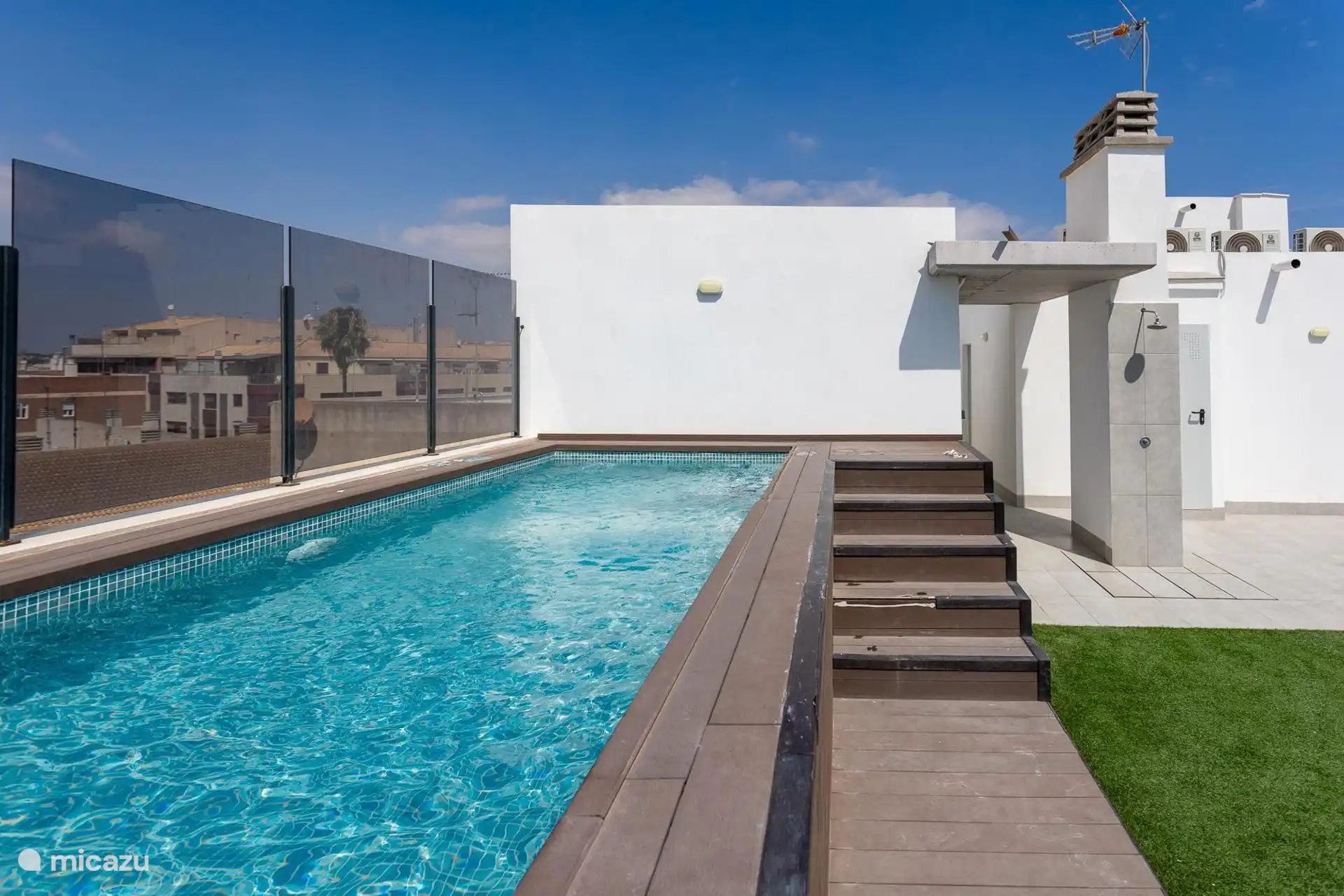 Piscine sur le toit-terrasse 