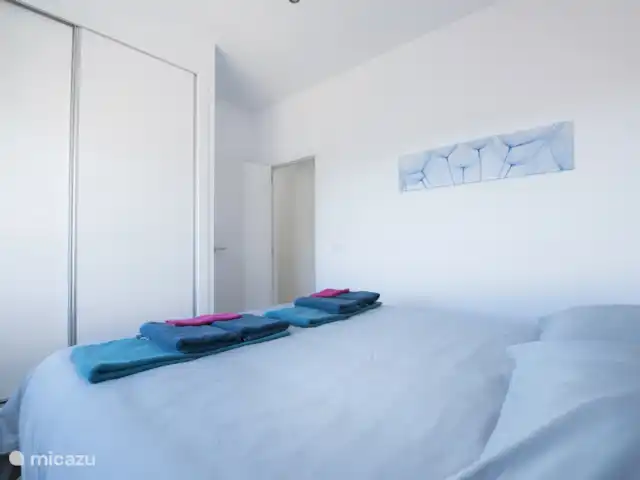 Villa Noreña | Espagne, Costa Blanca, Calpe - villa À l’étage supérieur, la chambre principale avec balcon vous attend.