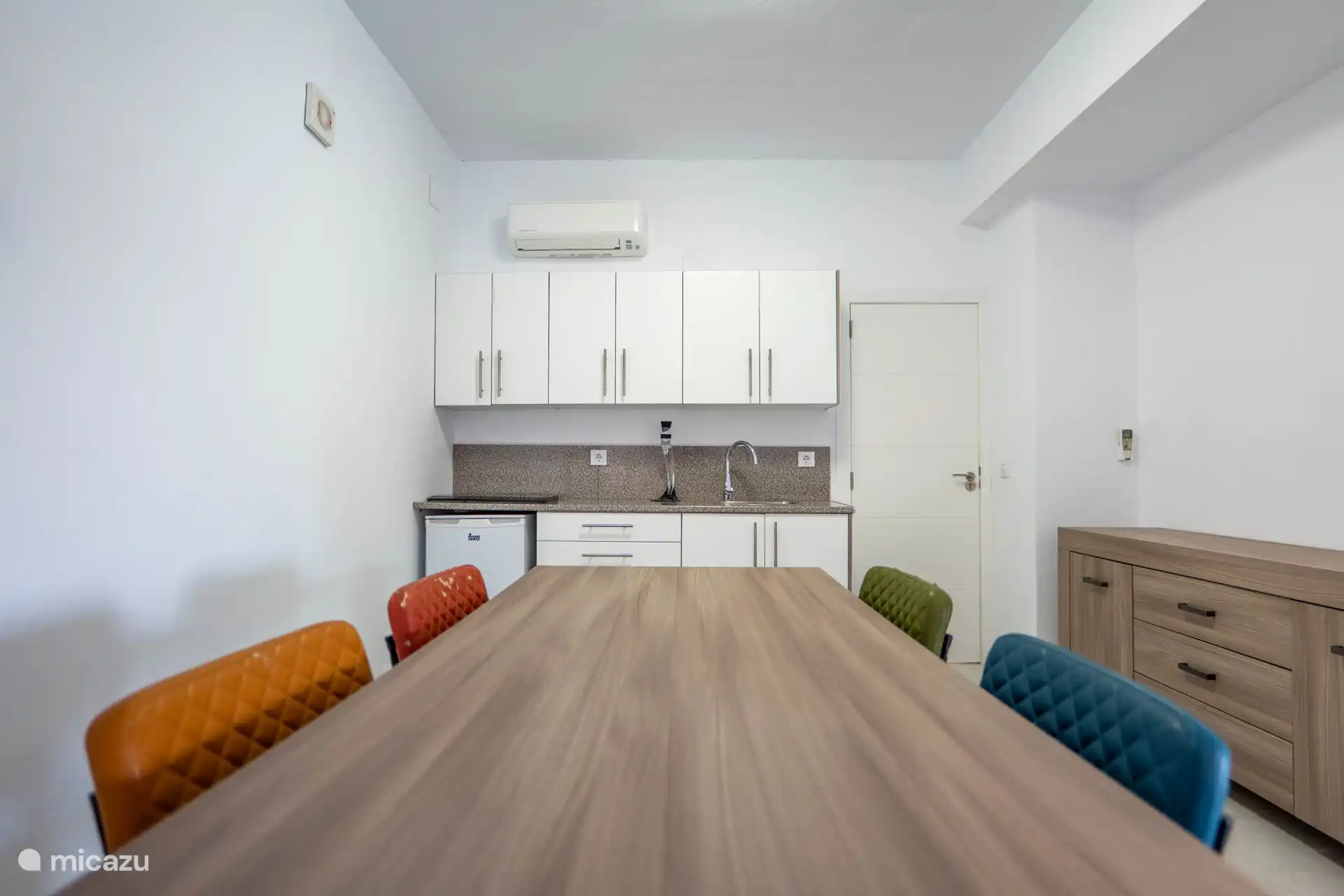 The second kitchen has an electric hob, coffee maker, kettle, fridge, freezer and plenty of kitchen utensils.