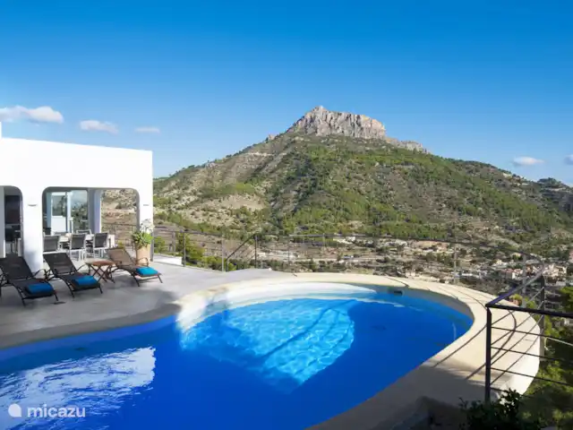 Villa Noreña | Espagne, Costa Blanca, Calpe - villa Il y a de beaux transats autour de la piscine.