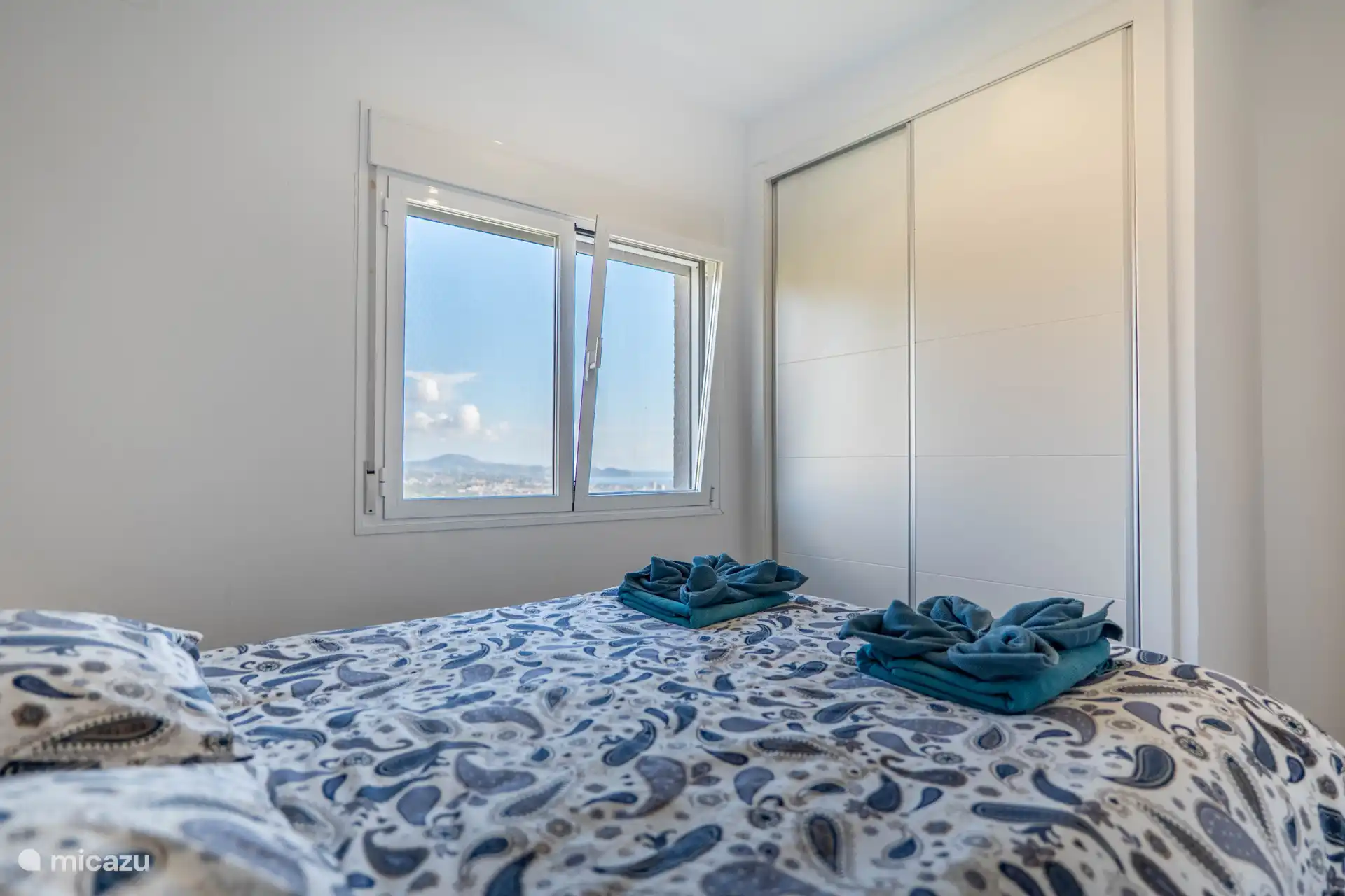 Both bedrooms have a double bed (200 x 160 cm), one bedroom has patio doors to the balcony.