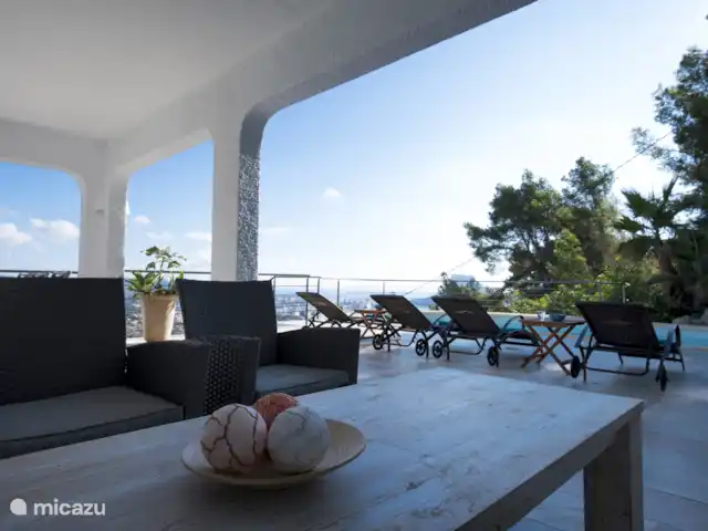 Villa Noreña | Espagne, Costa Blanca, Calpe - villa Depuis le salon, vous accédez directement à la terrasse couverte.