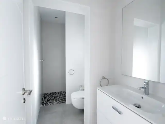 Villa Noreña | Espagne, Costa Blanca, Calpe - villa La salle de bain dispose d’une douche, de toilettes et d’un lavabo.