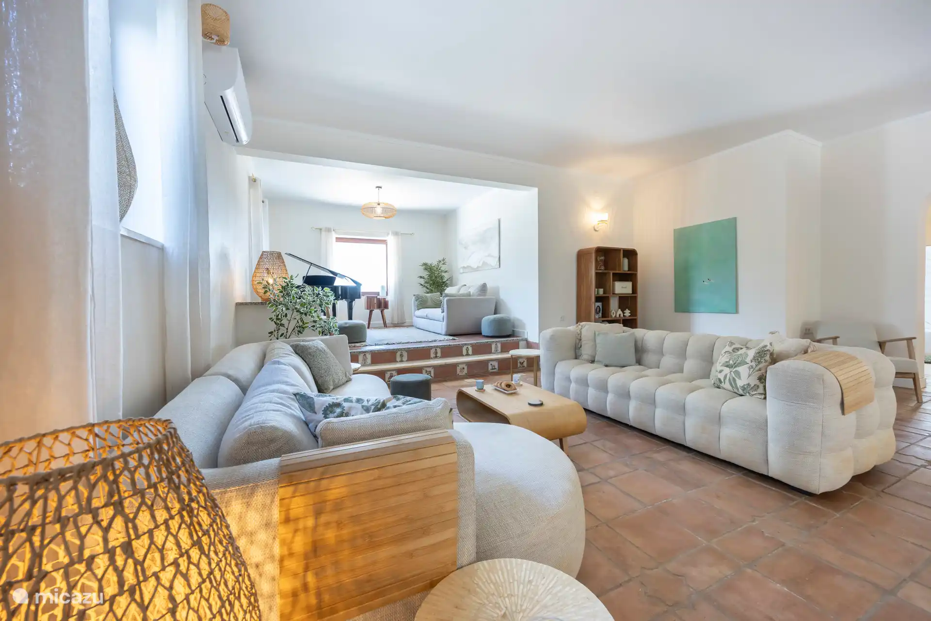 Salon avec coin musique