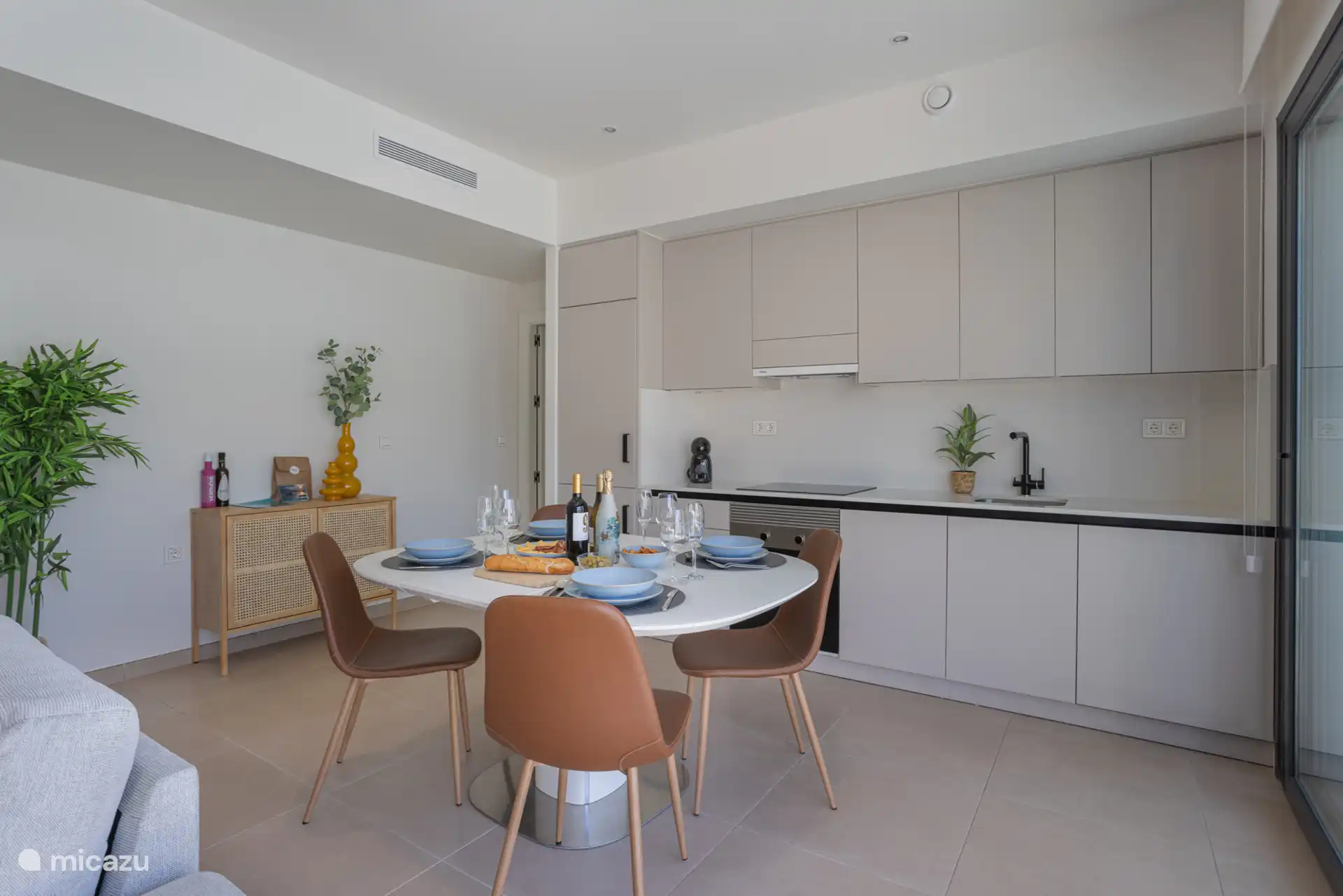 cuisine et table à manger