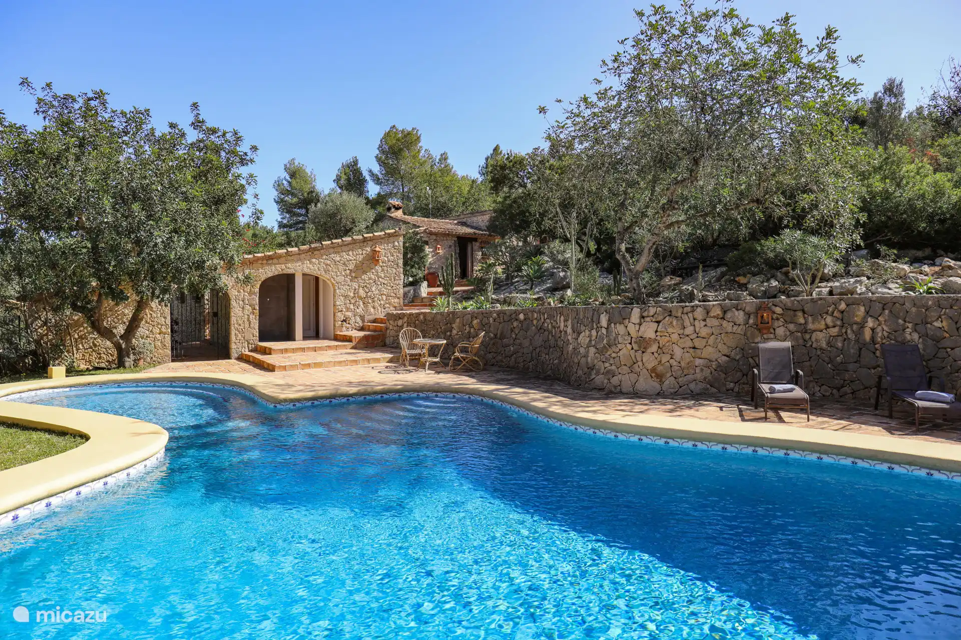 Profitez de votre propre piscine en été.