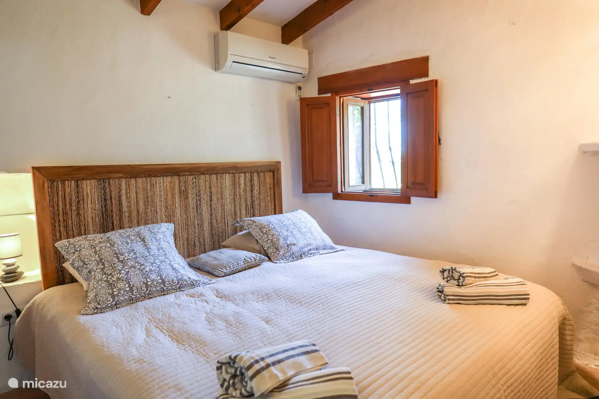 La chambre 1 dispose d’un lit double confortable de 1,80 x 2,00 m.