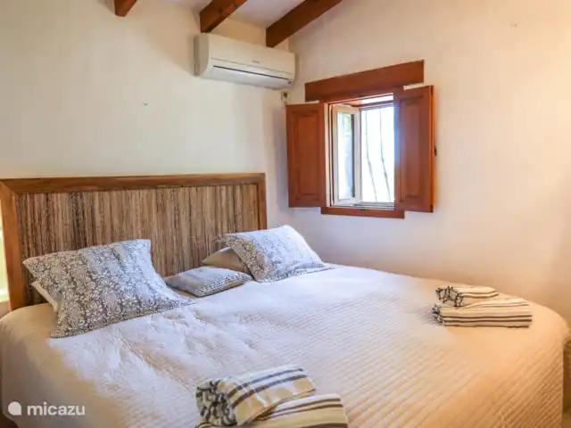 Finca Romantica huren in Spanje, Costa Blanca, Dénia - finca Slaapkamer 1 heeft een comfortabel tweepersoonsbed van 1.80 x 2.00 m.