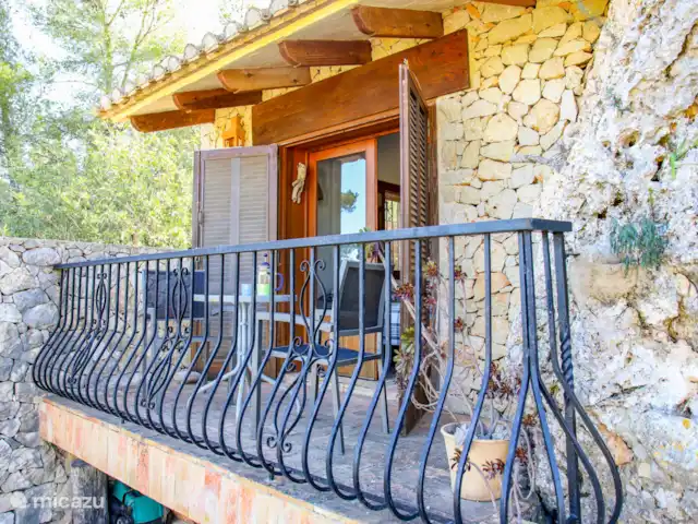 Finca Romantica huren in Spanje, Costa Blanca, Dénia - finca De studio heeft een klein balkon met zitje en uitzicht op zee.