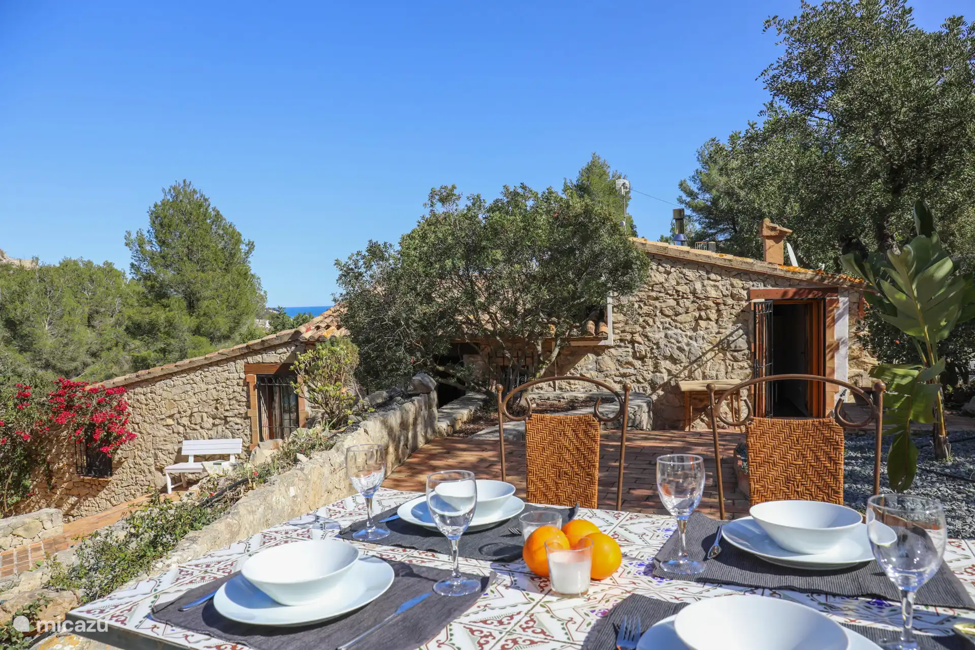 BBQ allumé, les pieds en l’air et profitez des longues soirées d’été !
