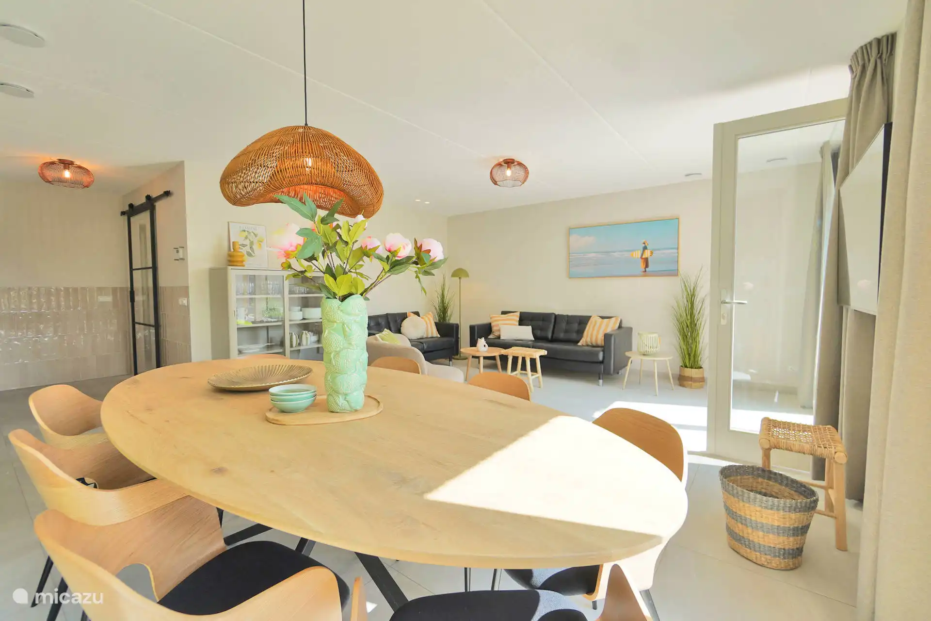 Wohn- und Essbereich. 