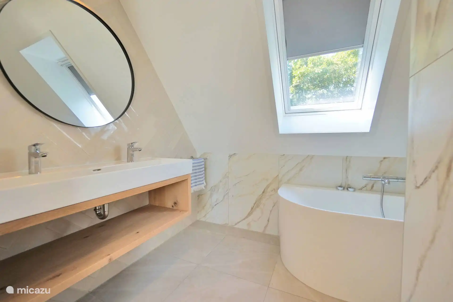 Badezimmer im ersten Stock. 