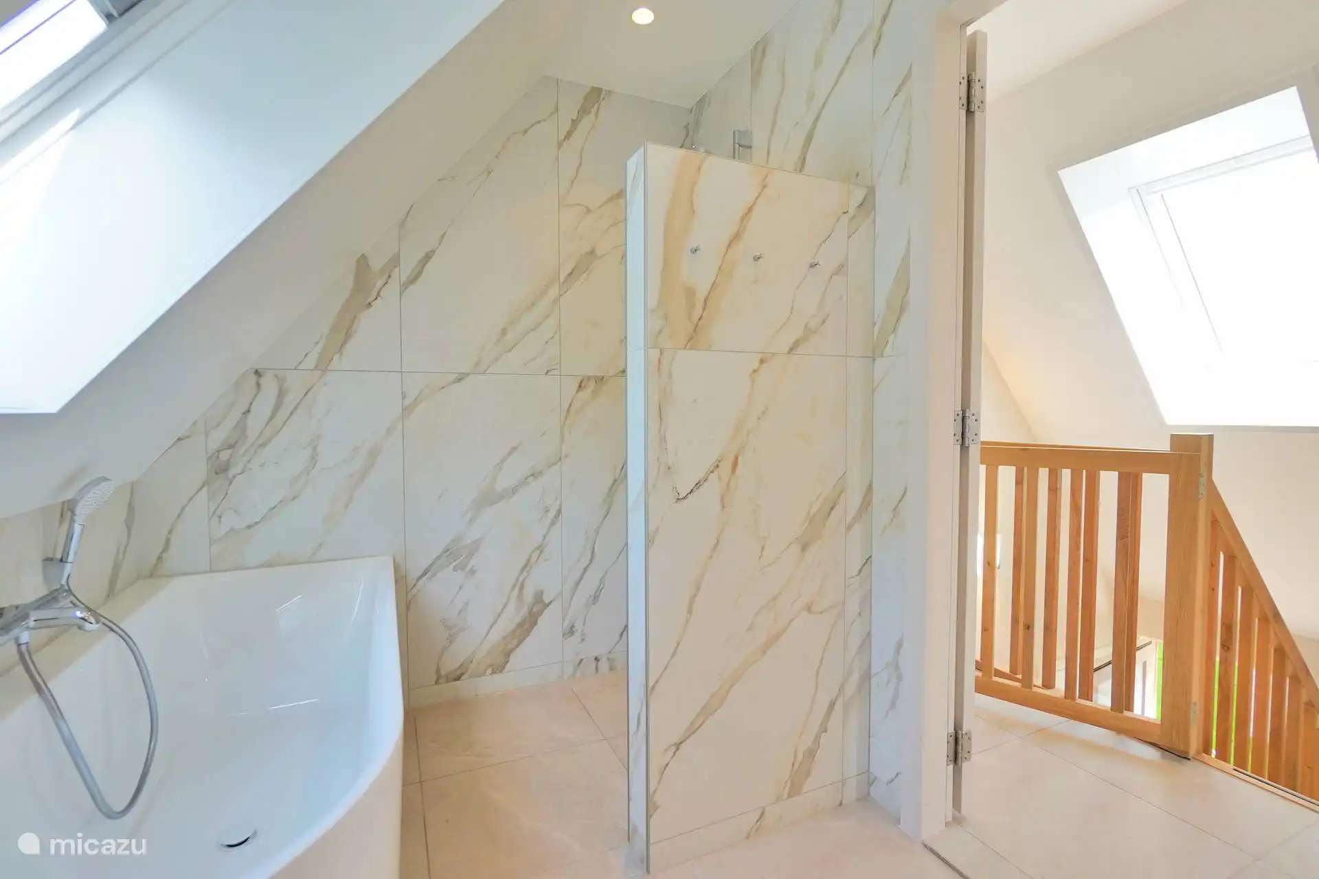 Badezimmer im ersten Stock. 