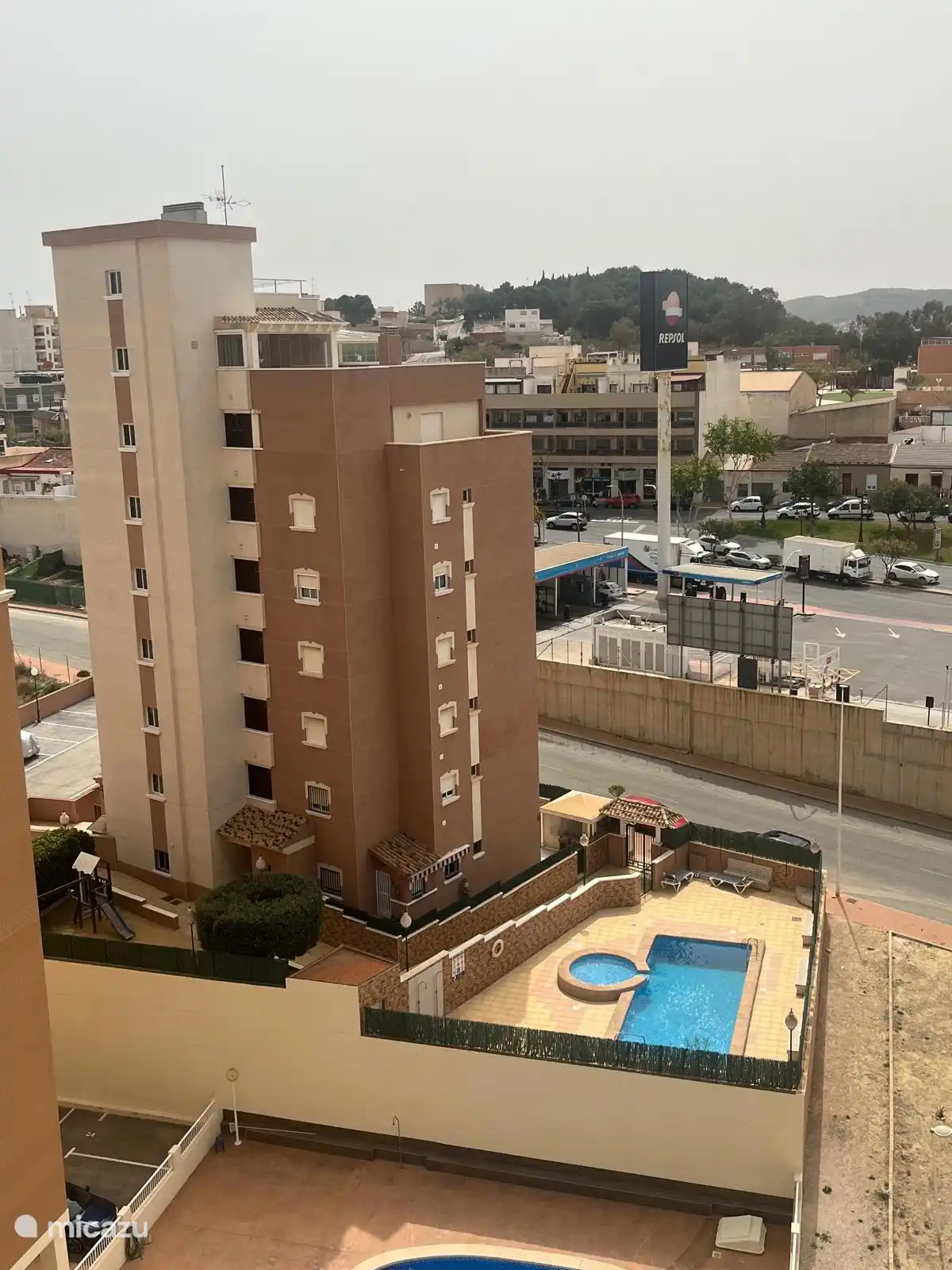 Arrière du complexe, photo prise des voisins arrière