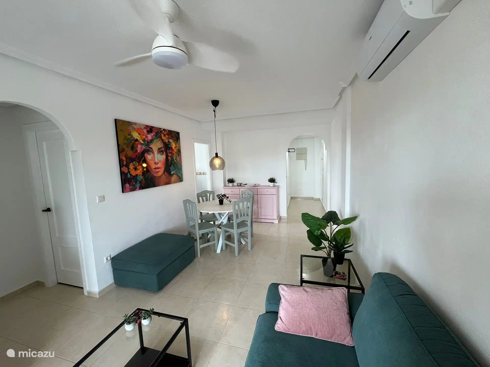 Salon, avec climatisation chaud/froid et ventilateur