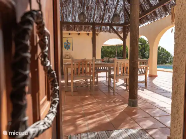 Casa Carolina | Espagne, Costa Blanca, Alfáz del Pi - villa Casa Carolina - Terrasse au bord de la piscine avec pergola attrayante