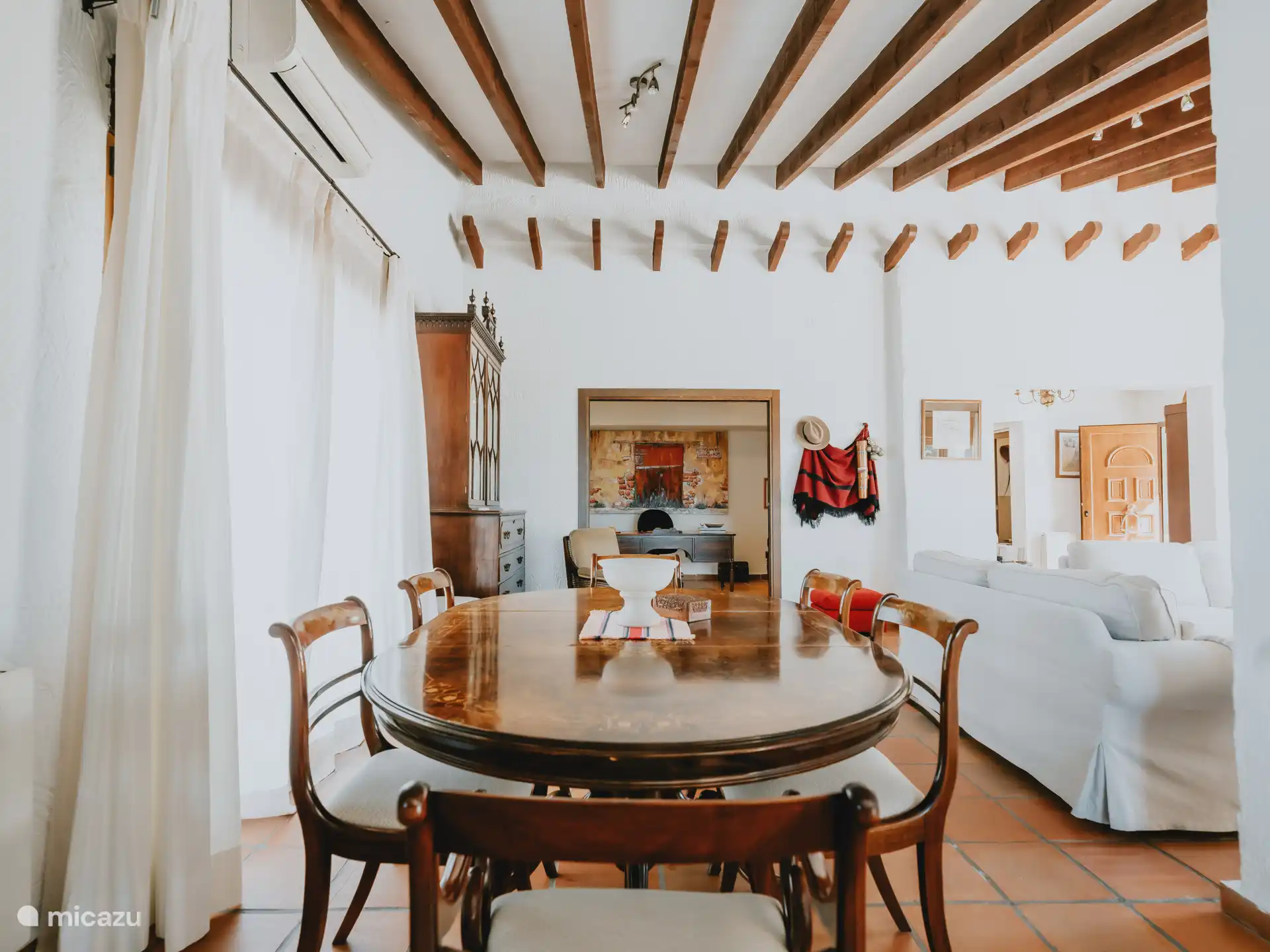 Casa Carolina - Sala de estar con el comedor. 