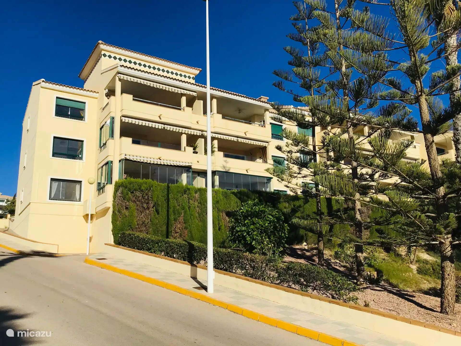 Achterzijde appartementencomplex.