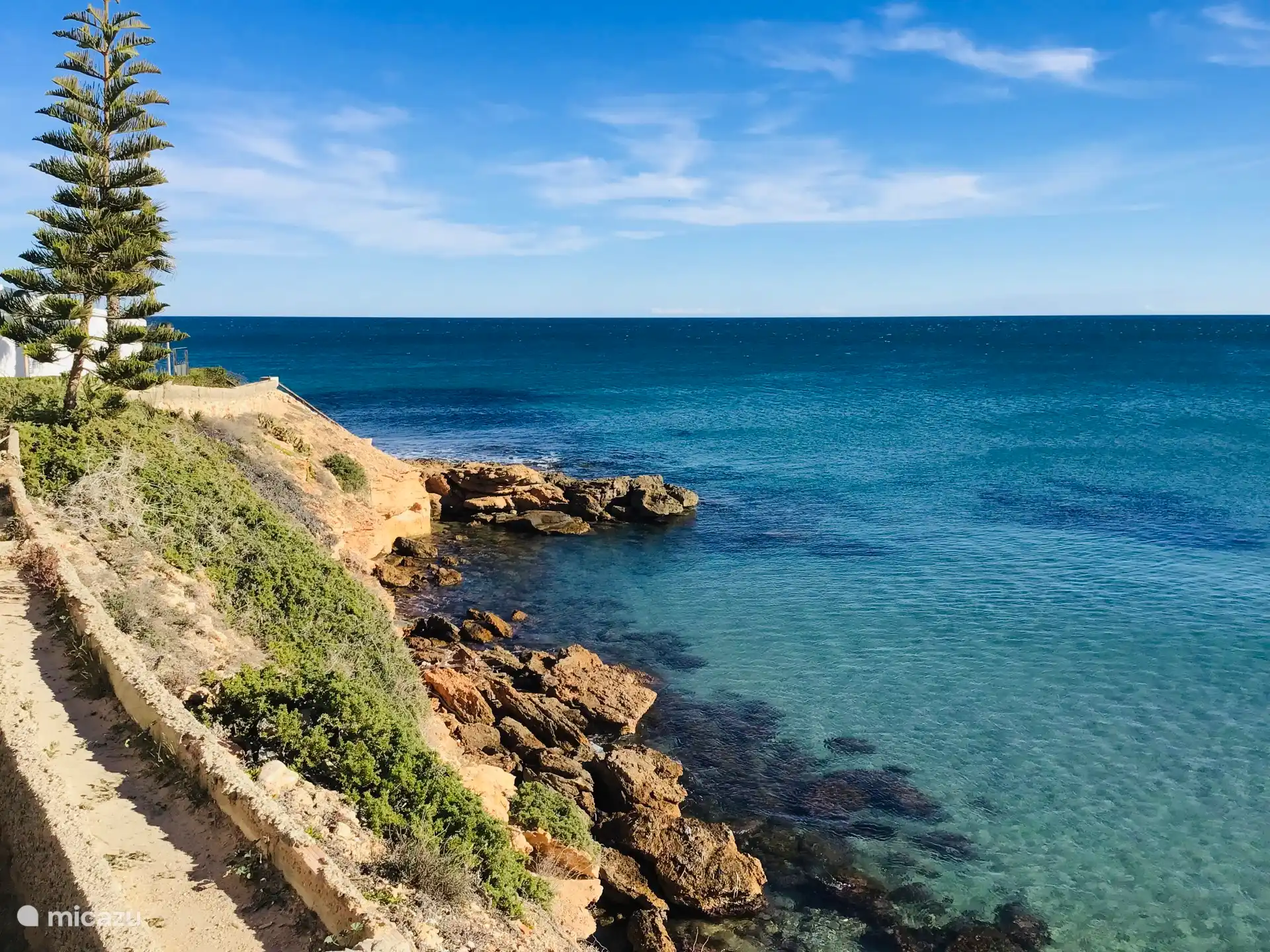 Wandelen langs kustlijn op 5 minuten rijden met de auto