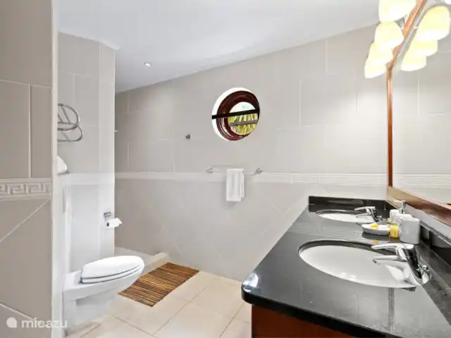 La Elegancia Ocean front pearl #6 huren in Bonaire, Bonaire, Kralendijk - appartement badkamer