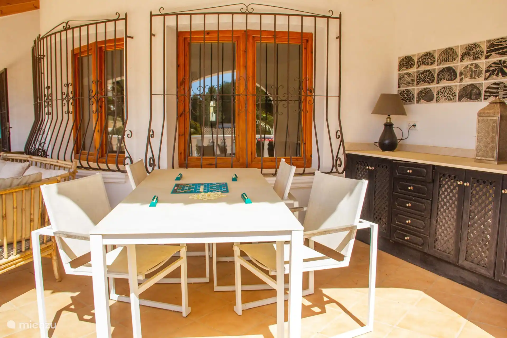 El jardín es perfecto para jugar, relajarse o leer un buen libro.