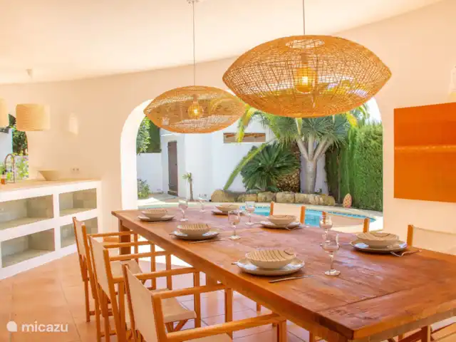 Casa Los Moros huren in Spanje, Costa Blanca, Moraira - villa De ruime naja nodigt uit voor lange gezellige maaltijden buiten.